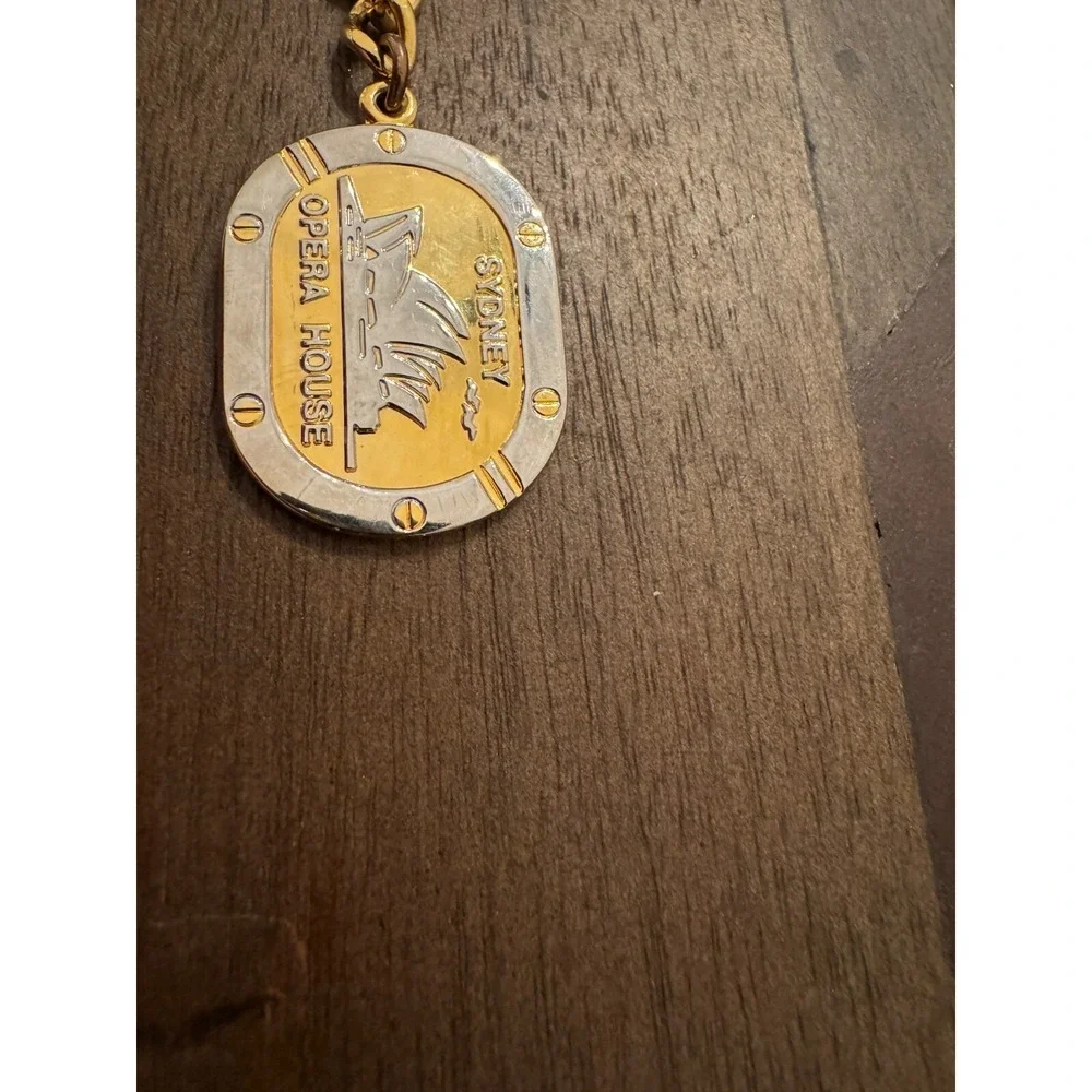 Sydney Australia Opera House Keychain Key Ring‎ Gold Tone